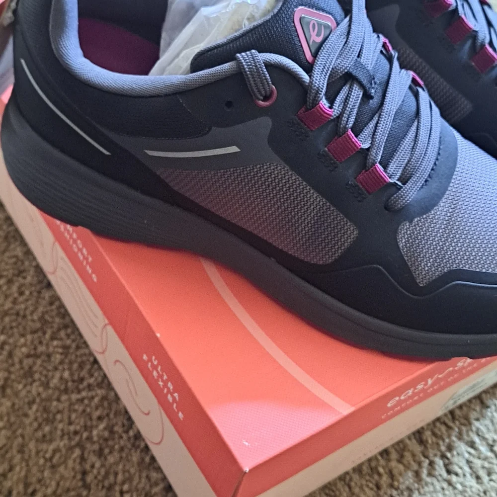 Easy Sprit Womens Skyview Water Resitant shoes NWT